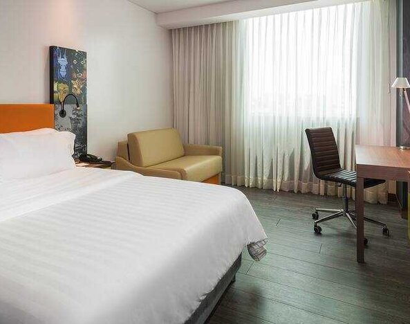 King bedroom with desk at the Hampton by Hilton Cartagena.
