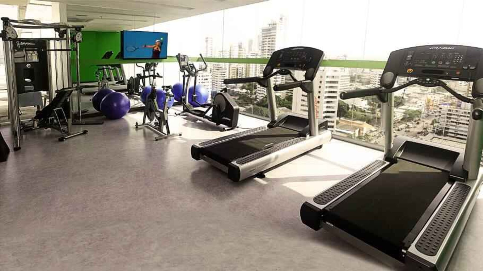 Fitness center at the Hampton by Hilton Cartagena.