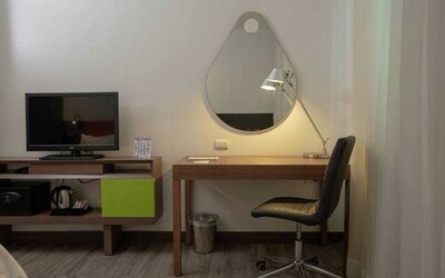 Working station in a hotel room at the Hampton by Hilton Cartagena.