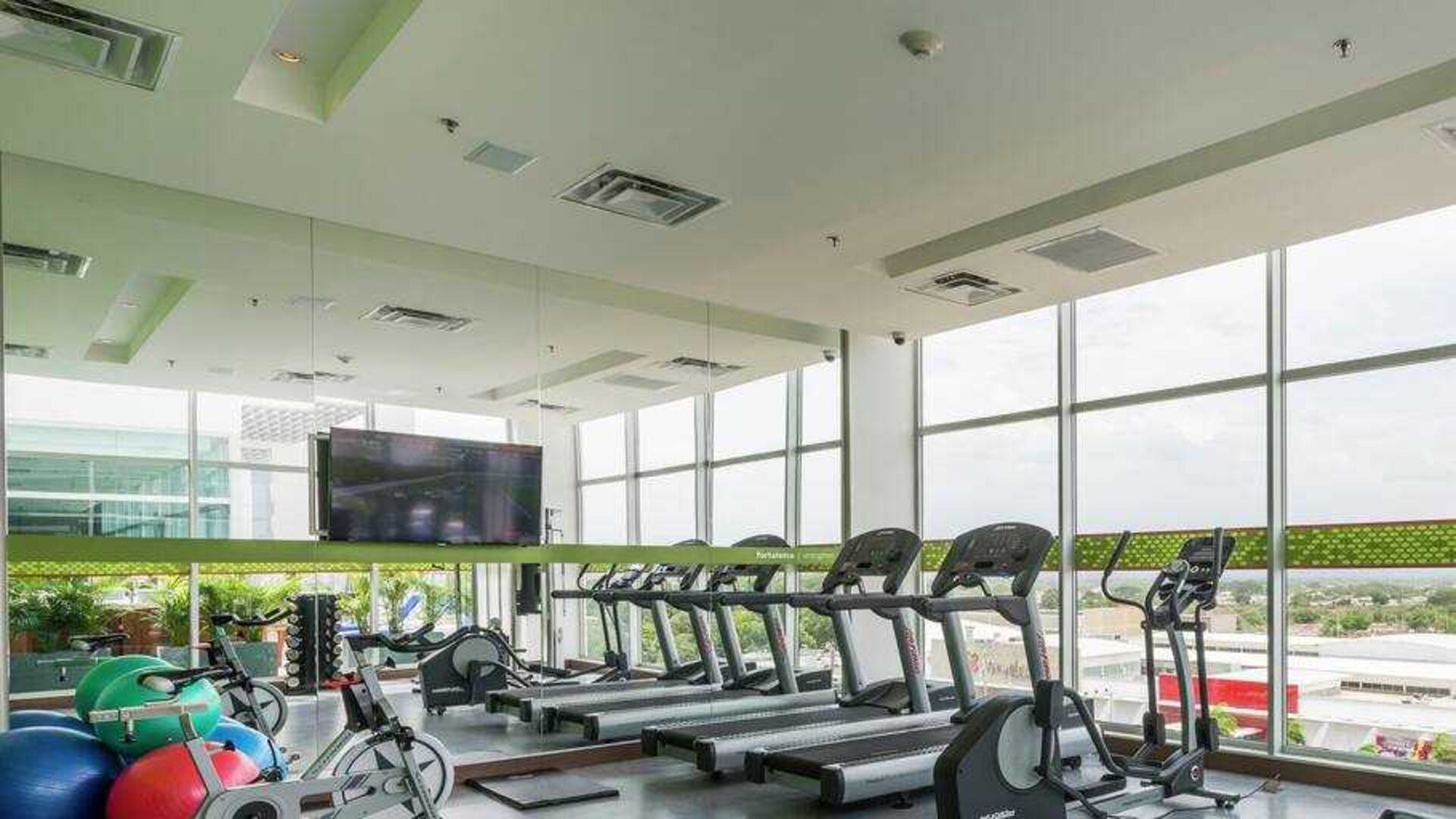 Fitness center at the Hampton by Hilton - Valledupar.