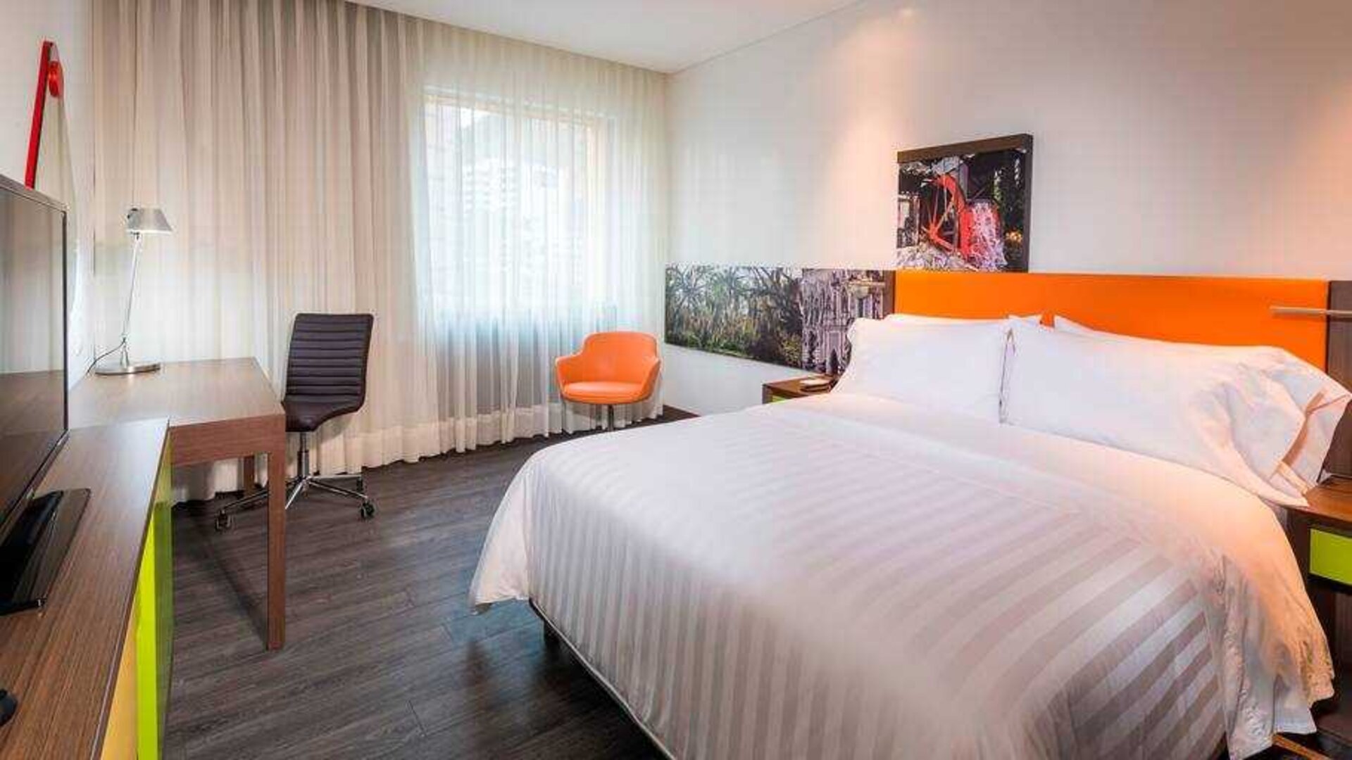 Bright king bedroom at the Hampton by Hilton Cali.