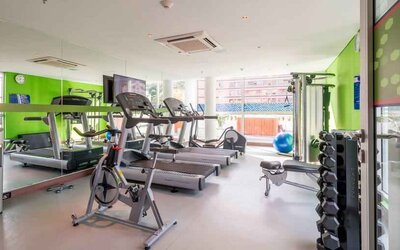 Fitness center at the Hampton by Hilton Cali.