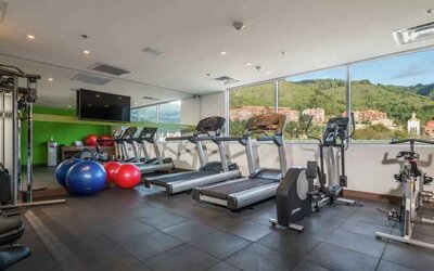 Fitness center at the Hampton By Hilton Bogota Usaquen.
