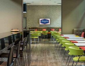 Seating area at the Hampton by Hilton Medellin Antioquia.