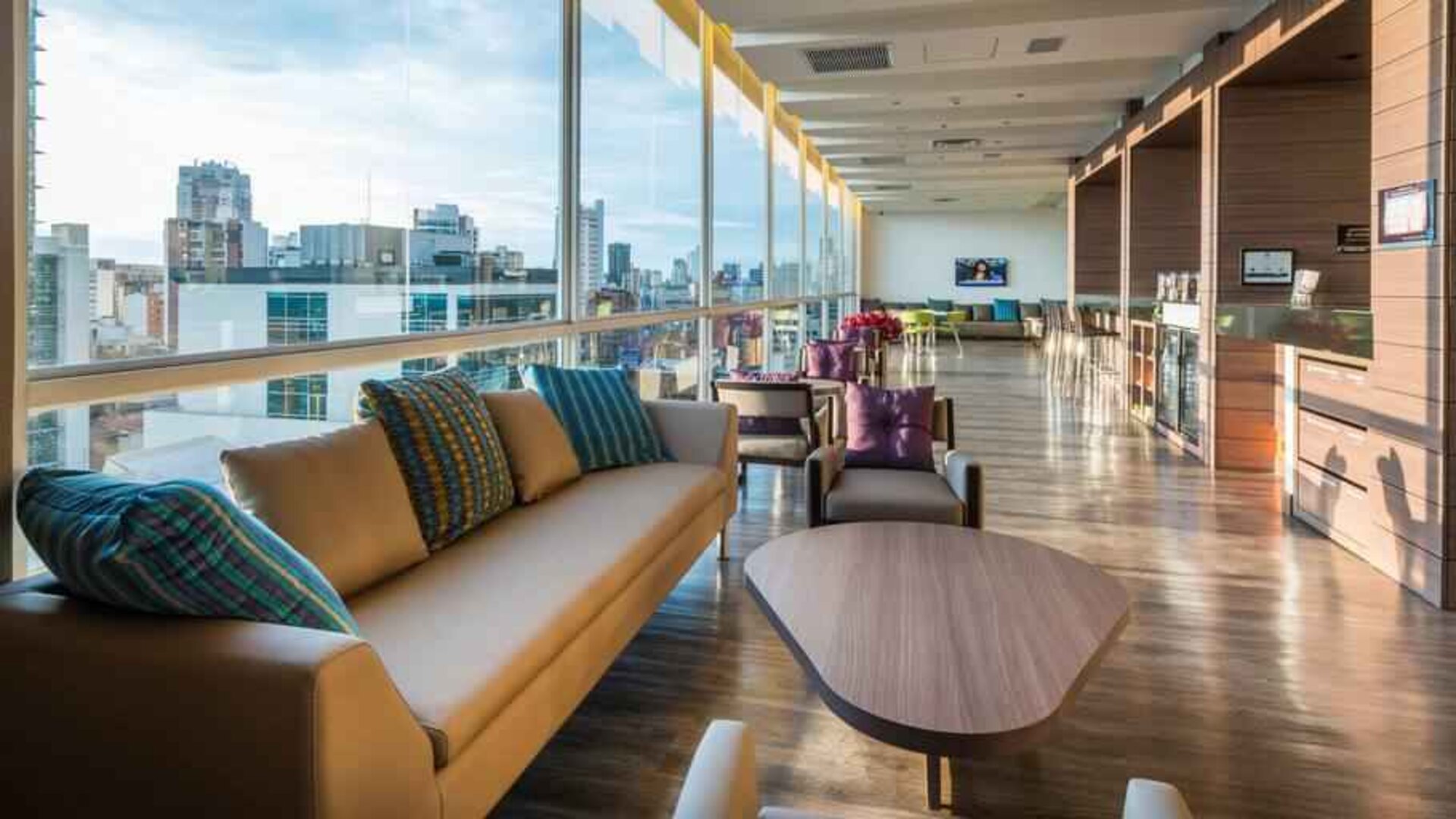 Hotel room at the Hampton by Hilton Bucaramanga.