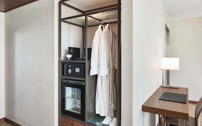 AC Hotel by Marriott Phoenix Biltmore