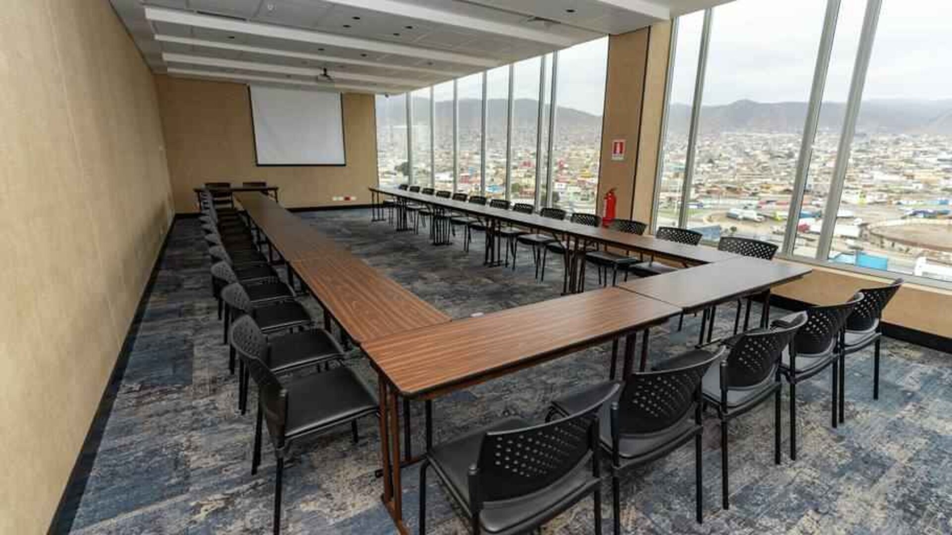 Meeting room at the Hampton by Hilton Antofagasta.