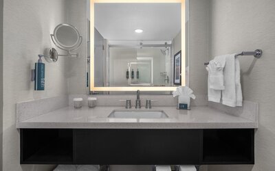 DoubleTree by Hilton Phoenix Midtown