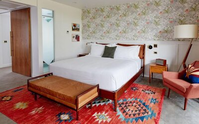 Rise Uptown Hotel