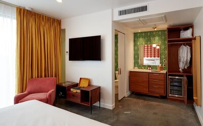 Rise Uptown Hotel