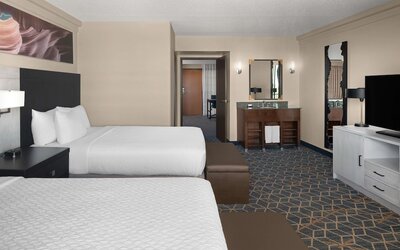 Embassy Suites by Hilton Phoenix Biltmore