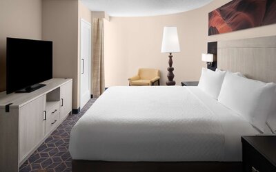 Embassy Suites by Hilton Phoenix Biltmore