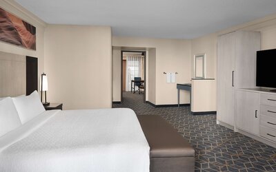 Embassy Suites by Hilton Phoenix Biltmore