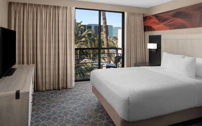 Embassy Suites by Hilton Phoenix Biltmore