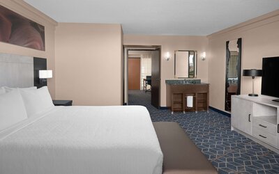 Embassy Suites by Hilton Phoenix Biltmore
