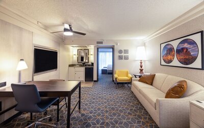 Embassy Suites by Hilton Phoenix Biltmore