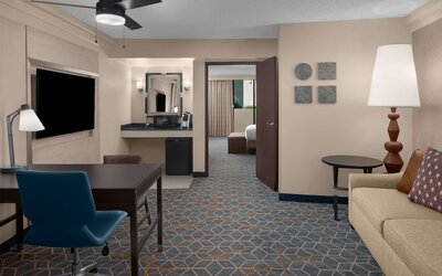 Embassy Suites by Hilton Phoenix Biltmore