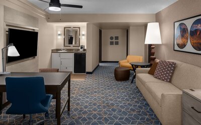 Embassy Suites by Hilton Phoenix Biltmore