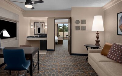 Embassy Suites by Hilton Phoenix Biltmore