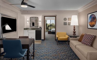 Embassy Suites by Hilton Phoenix Biltmore