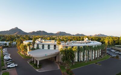 Embassy Suites by Hilton Phoenix Biltmore