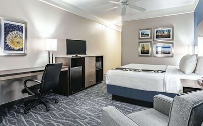 La Quinta Inn & Suites by Wyndham Phoenix I-10 West