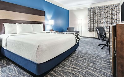 La Quinta Inn & Suites by Wyndham Phoenix I-10 West