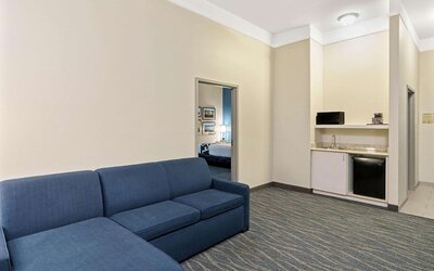 La Quinta Inn & Suites by Wyndham Phoenix I-10 West