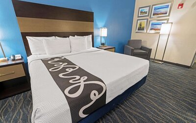 La Quinta Inn & Suites by Wyndham Phoenix I-10 West