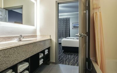 La Quinta Inn & Suites by Wyndham Phoenix I-10 West
