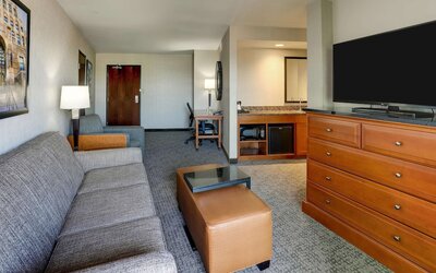 Drury Inn & Suites Phoenix Airport