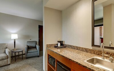 Drury Inn & Suites Phoenix Airport