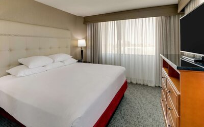 Drury Inn & Suites Phoenix Airport