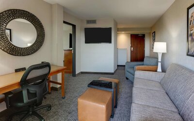 Drury Inn & Suites Phoenix Airport