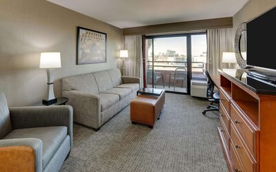Drury Inn & Suites Phoenix Airport