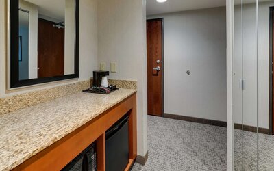 Drury Inn & Suites Phoenix Airport