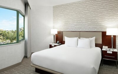 DoubleTree Suites by Hilton Phoenix