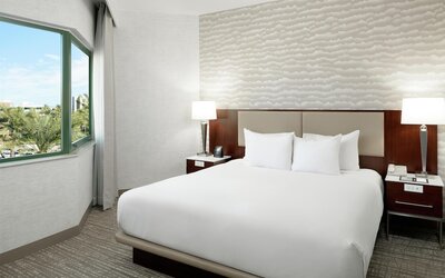 DoubleTree Suites by Hilton Phoenix