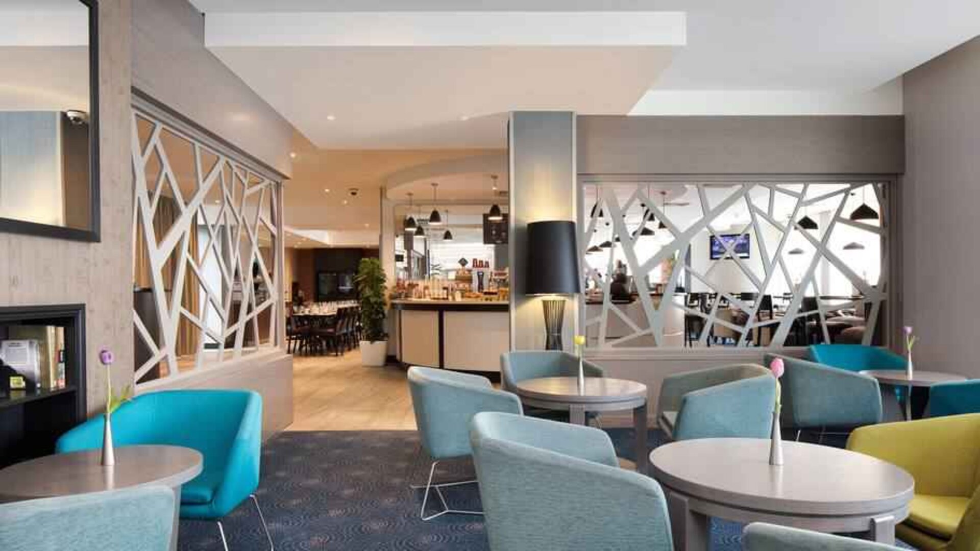 Lobby workspace at the Hilton Garden Inn Erzurum.