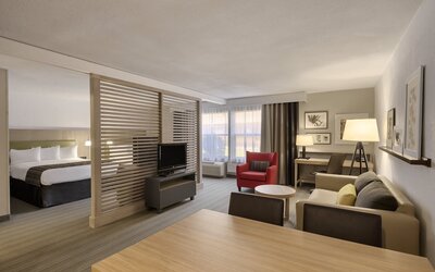 GreenTree Inn & Suites Phoenix Sky Harbor