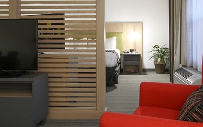 GreenTree Inn & Suites Phoenix Sky Harbor