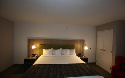 GreenTree Inn & Suites Phoenix Sky Harbor