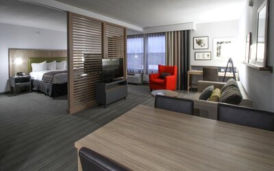 GreenTree Inn & Suites Phoenix Sky Harbor