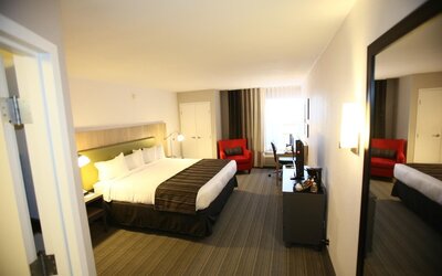 GreenTree Inn & Suites Phoenix Sky Harbor