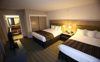 GreenTree Inn & Suites Phoenix Sky Harbor