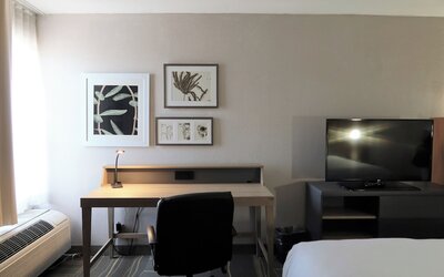 GreenTree Inn & Suites Phoenix Sky Harbor