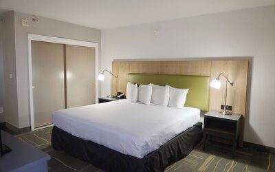 GreenTree Inn & Suites Phoenix Sky Harbor
