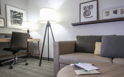 GreenTree Inn & Suites Phoenix Sky Harbor