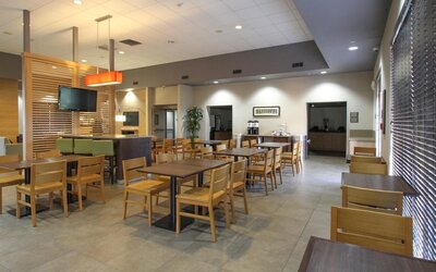 GreenTree Inn & Suites Phoenix Sky Harbor