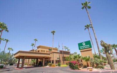 GreenTree Inn & Suites Phoenix Sky Harbor